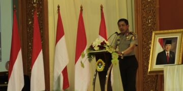 Kepala Badan Pemeliharaan Keamanan Kabaharkam Mabes Polri Irjen Polisi Putut Eko Bayu Seno menyampaikan paparan tentang sinergitas Polri dan ormas dalam mewujudkan civil society pada hari kedua Rapimnas LDII 2014 Rabu 145 di Balai Kartini Jakarta Foto LINES Jatim