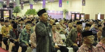 Peserta menyampaikan pandangan dalam rapat komisi pada hari ketiga Rapimnas LDII 2014 di Balai Kartini Jakarta Kamis 155 Foto LINES