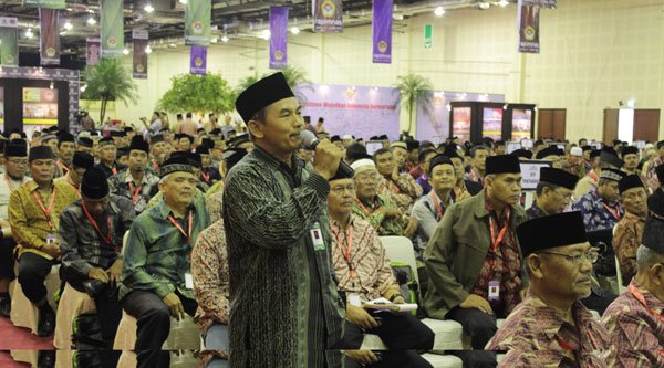 sidangkomisirapimnasldii | LDII JAWA TIMUR Peserta menyampaikan pandangan dalam rapat komisi pada hari ketiga Rapimnas LDII 2014 di Balai Kartini Jakarta Kamis 155 Foto LINES