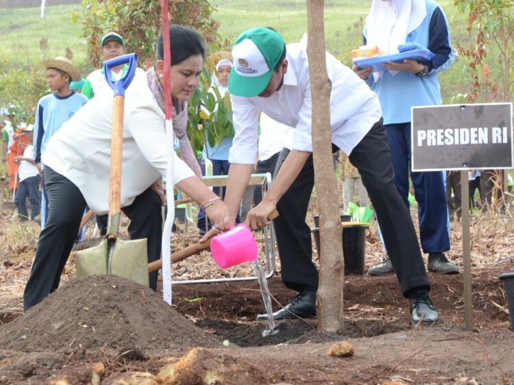 Jokowi Saksikan Kesepakatan Menteri LH dan 9 Ormas untuk Penyelamatan Bumi serta Lingkungan Hidup