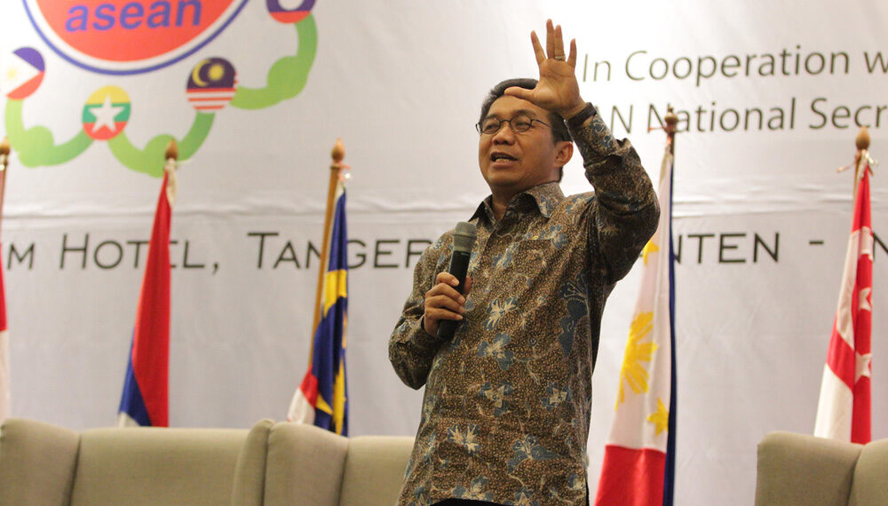 Muliaman Dharmansyah Hadad | LDII JAWA TIMUR Ketua OJK: UMKM Masih Sulit Soal Pendanaan