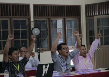 Kunci Sukses Presentasi: Semangat, Ekspresif, dan Interaktif
