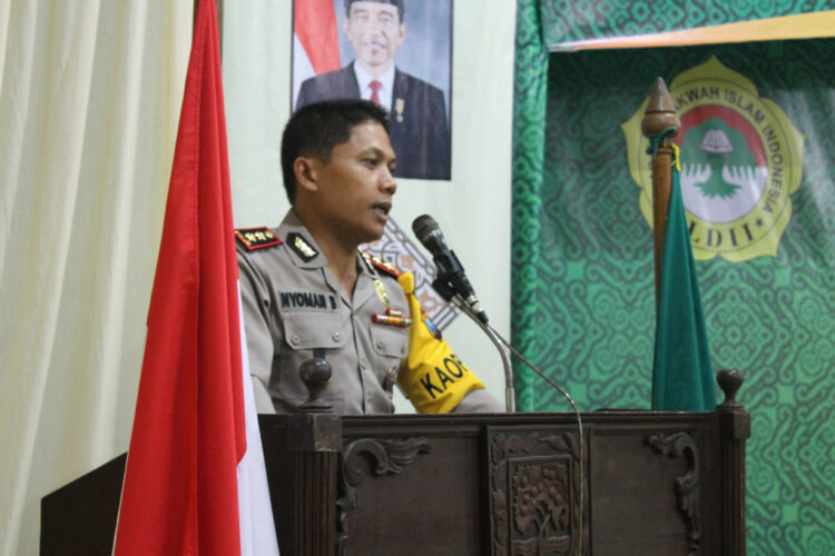 kapolresta mojokerto akbp nyoman budiarja | LDII JAWA TIMUR Kapolresta Mojokerto AKBP Nyoman Budiarja SIK mengajak warga Lembaga Dakwah Islam Indonesia LDII agar netral aktif dan tidak mudah terpengaruh oleh bidang politik yang tidak diinginkan 28 November 2015 Dok Lines Jatim