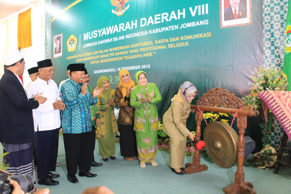 Wakil Bupati Kabupaten Jombang Hj. Mundjidah Wahab membuka Musda VIII LDII Kabupaten Jombang.