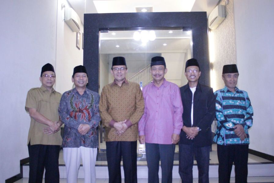 Foto Ketua MUI dan Pengurus DPW LDII Jatim