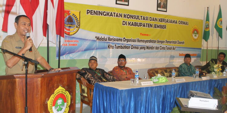 Kepala Bakesbangpol Kabupaten Jember, Widi Prasetya, saat membuka acara Peningkatan Konsultasi dan Kerjasama Ormas di Kantor DPD LDII Kabupaten Jember, Rabu (3/2).