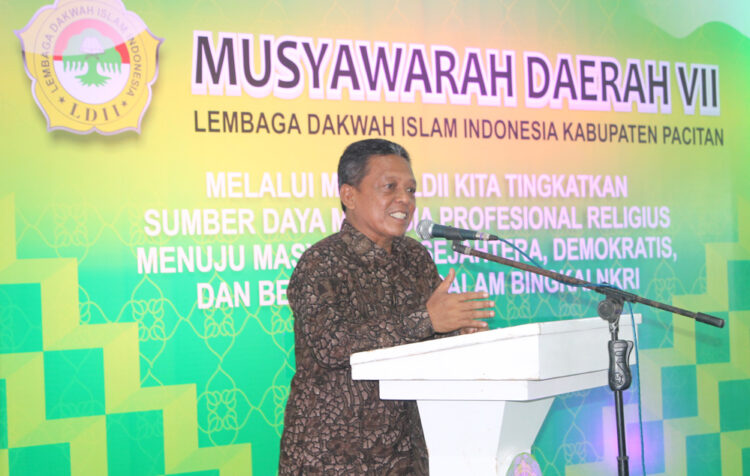 Bupati Kabupaten Pacitan Drs H Indartato MM membuka Musyawarah Daerah Musda VII Lembaga Dakwah Islam Indonesia LDII Kabupaten Pacitan yang diselenggarakan di Gedung PLUT KUMKM Pacitan Minggu 1422016