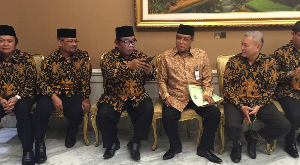 Pengurus DPP LDII bersama Ketua PBNU Prof. Dr. KH. Said Aqil Siradj, M.A., di Istana Negara.