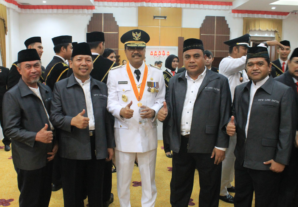 Ramah tamah Wakil Gubernur Saifullah Yusuf dengan jajaran pengurus DPW LDII Provinsi Jawa Timur bersama usai upacara HUT ke-71 kemerdekaan RI di Gedung negara Grahadi.