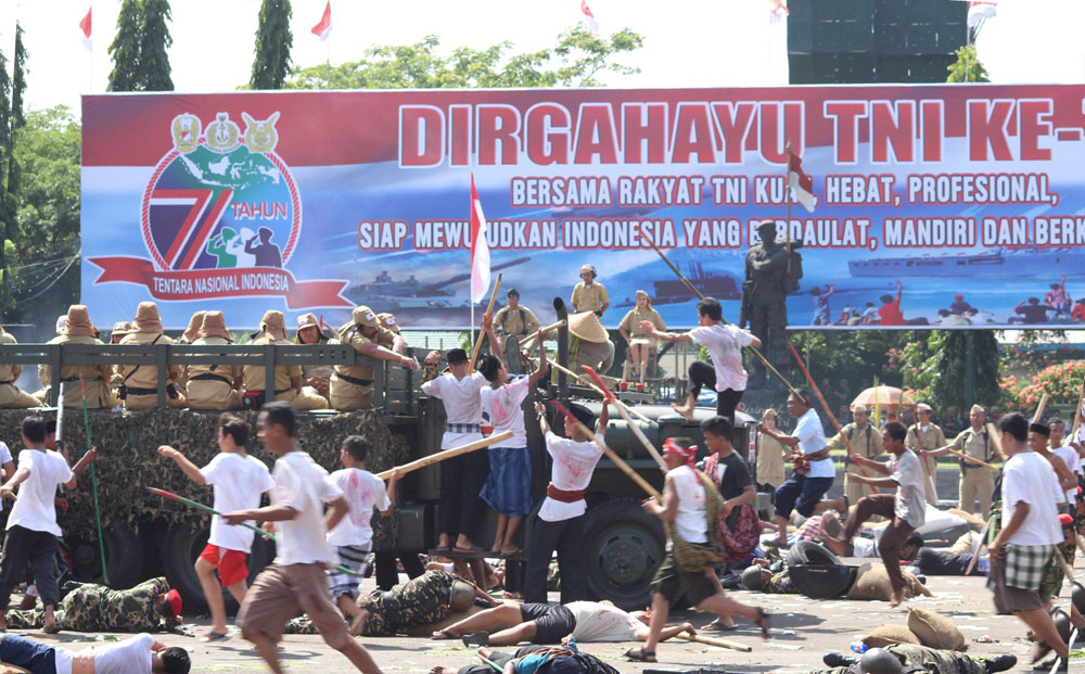 Pertunjukan drama kolosal arek-arek Suroboyo melawan tentara sekutu.