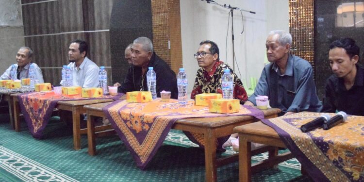 muslimsurinamebelajarkeldii | LDII JAWA TIMUR Sejumlah muslim asal Suriname bersilaturahim dengan pengurus Masjid Baitul Makmur Surabaya untuk mempelajari sistem pembinaan generasi dan dakwah Foto LINES Jatim