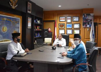 Gubernur Kepulauan Bangka Belitung Erzaldi Rosman mengikuti rapat melalui video conference bersama Dewan Pakar DPP LDII di Ruang Gubernur, Pangkalpinang, Rabu (20/5). Foto: babelprov.go.id