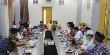 Pengurus DPD Golkar Jatim dan DPW LDII Jatim saat silaturahim di Kantor DPW LDII Jatim Surabaya Jumat 196 Foto LINES