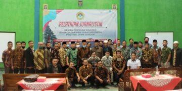 Peserta Pelatihan Jurnalistik LDII Jateng berfoto bersama di Ponpes Al Akbar Sijambu Wonosobo Minggu 1172020 Foto LINES Jateng