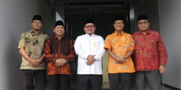 Pengurus LDII Jatim bersama Ketua Umum MUI DKI Jakarta KH Munahar Muchtar tengah saat silaturahim untuk mempererat sinergi dan ukhuwah pada Rabu 58 Foto Dok LINES Jatim