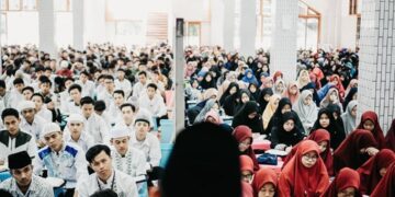 Ratusan santri Ponpes Wali Barokah Kediri mengikuti pengajian dan pembinaan karakter sebagai wujud penanaman nilai kebajikan moral dan semangat persatuan generasi bangsa Foto PPWB