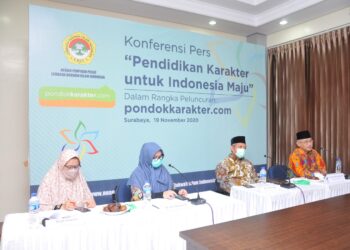 Konferensi Pers jelang peluncuran platform e-learning pondokkarakter.com di Kantor DPW LDII Jawa Timur, Surabaya, Kamis (19/11). Foto: Dok. LINES