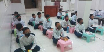 Siswa mengikuti pembelajaran pendidikan karakter dengan protokol kesehatan sebagai bagian dari program e learning LDII Foto Dok LINES Surabaya