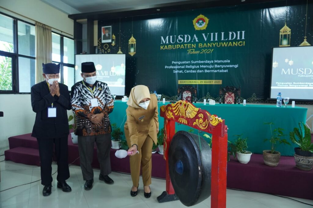 Ipuk-Fiestiandani-Membuka-Musda-LDII-Banyuwangi