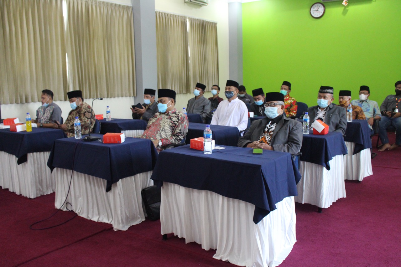 Pengurus DPW LDII Provinsi Jawa Timur Mengikuti Tausyiah Kebangsaan DPP LDII bekerjasama MUI secara daring.