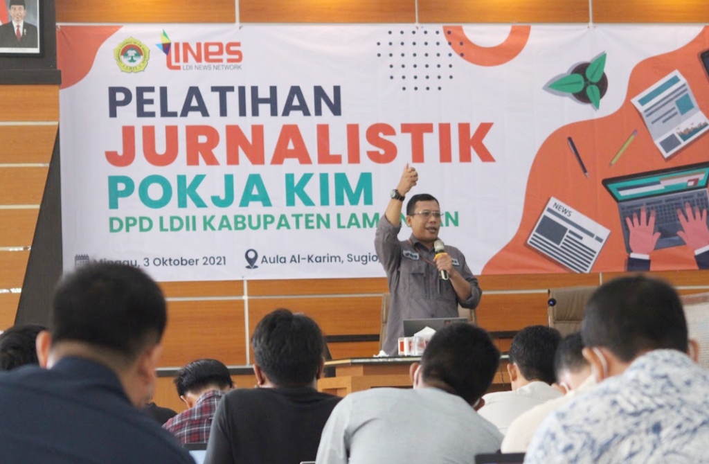 Ketua Departemen KIM DPP LDII, Ludhy Cahyana Pemateri Pelatihan Jurnalistik di Aula Al-Karim, Sugiyo, Lamongan, Minggu (3/10).