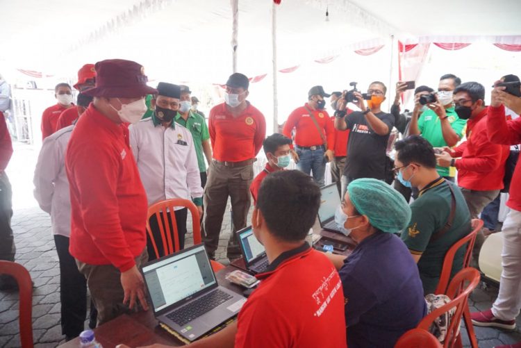 Badan Intelijen Daerah Bali menggandeng LDII dalam pelaksanaan vaksinasi booster, Rabu (23/3). Dok: Lines Bali.