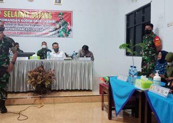 Dandim 0809/Kediri, Letkol Inf Rully Eko Suryawan, hadir di Kampung Pancasila di Desa Satak, Kecamatan Puncu, Kediri, 23 Maret 2022. Dok: Kontributor Lines Kediri.