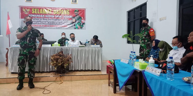 Dandim 0809Kediri Letkol Inf Rully Eko Suryawan hadir di Kampung Pancasila di Desa Satak Kecamatan Puncu Kediri 23 Maret 2022 Dok Kontributor Lines Kediri