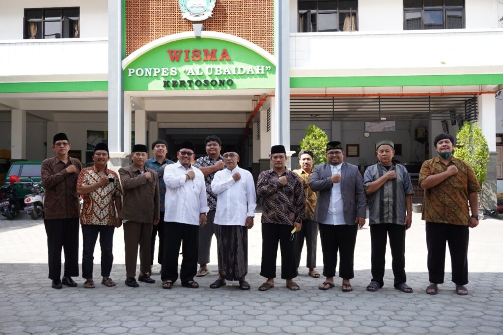 Ketua MUI DKI Jakarta KH Munahar silaturahim ke Ponpes Al Ubaidah Kertosono