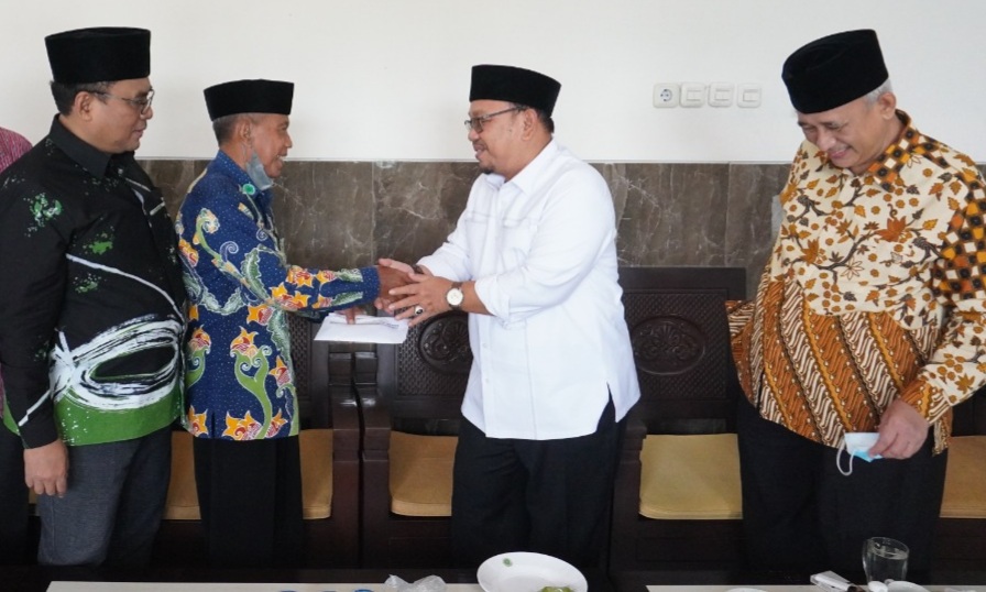 MUI DKI Jakarta Bantu Korban Erupsi Semeru, Ingatkan Selalu Sabar