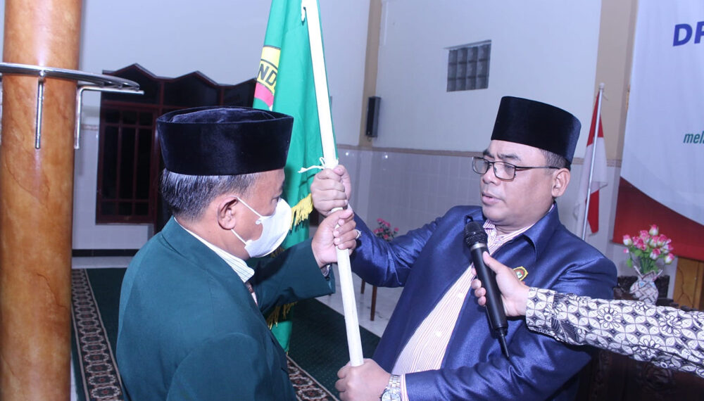 Ketua DPW LDII Jawa Timur KH Moch Amrodji Konawi mengukuhkan pengurus DPD LDII Kabupaten Probolinggo masa bakti 2021-2026, 16 Maret 2022. Dok: Lines Jatim.