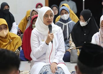 Bupati Ipuk Fiestiandani bersilaturahim ke keluarga besar LDII Banyuwangi di Masjid Baitul A'la, Kelurahan Karangrejo, Banyuwangi, 22 April 2022. Dok: Kontributor KIM Banyuwangi.