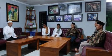 Ketua DPD LDII Bojonegoro beserta pengurus harian silaturahim ke Ketua MUI Bojonegoro di Kediamannya Ponpes Al Rosyid 29 April 2022 Dok Kontributor KIM Bojonegoro