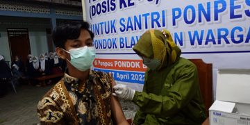Santri Ponpes Pondok Blawe menerima suntikan Vaksin Booster 7 April 2022 Dok Kontributor KIM Kabupaten Kediri