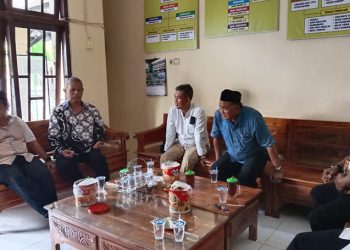 Pengurus Ponpes Pondok Blawe dan Ketua PC LDII PC Purwoasri menerima kunjungan Forpimcam, 14 Mei 2022. Dok: Tim Ponpes Pondok Blawe.
