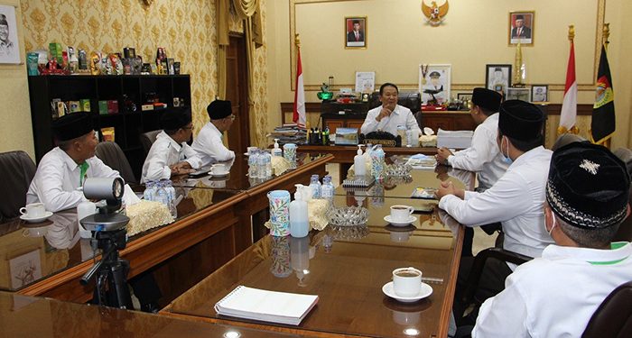Jajaran DPD LDII Jember silaturrahim syawal ke kantor Bupati Jember H. Hendy Siswanto, 12 Mei 2022. Foto: Kontributor KIM Jember.