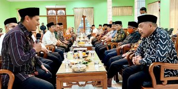 Wali Kota Kediri Abdullah Abu Bakar kiri silaturahim ke Ponpes Wali Barokah dan Kantor DPD LDII Kediri 11 Mei 2022 Dok Tim Ponpes Wali Barokah Kediri