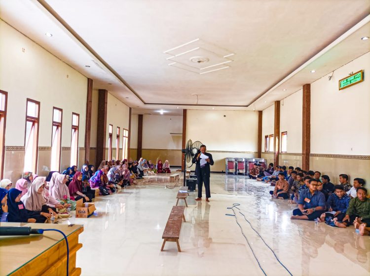 Pemuda LDII Bojonegoro menggelar acara keakraban bertajuk Temanku Jalan Surgaku di Aula Masjid Al Islah Desa Pohbogo Kecamatan Balen Bojonegoro 7 Mei 2022 Dok Kontributor KIM Bojonegoro