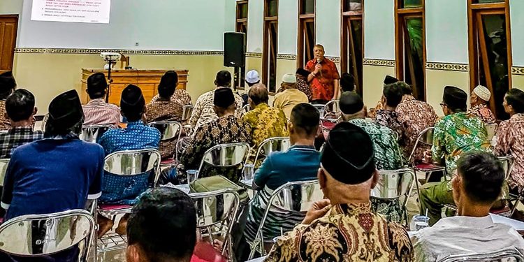 Ketua Departemen Hukum dan HAM DPP LDII Subiyanto sosilisasikan legalitas yayasan dan aset di Aula Al Islah Bojonegoro, 28 Juni 2022. Dok: Lines Bojonegoro.