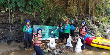 Satuan Komunitas Pramuka Sekawan Persada Nusantara Sako SPN Kota Depok berpartisipasi dalam program bersih sungai di Sungai Ciliwung Foto LINES Depok