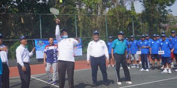 Staf Ahli Bupati Bangkalan Bidang Pemerintahan Hukum dan Politik Irman Gunadi membuka Turnamen Tenis LDII Cup 2022 di Lapangan Tenis Sultan Abdul Kadirun Sabtu 307 Dok Lines Jatim