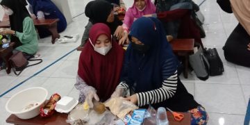 Acara Cooking Class dengan tema Masakan Cokelat Ala Keputrian MACAN yang diadakan oleh Remaja Putri PC LDII Semampir pada Minggu 78 di Masjid At Taqwa