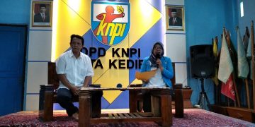 Kabid Keluarga Berencana DP3AP2KB Kota Kediri Yudi Erwanto sosialisasikan UU Nomor 12 Tahun 2022 tentang tindak pidana kekerasan seksual di Kantor KNPI Kota Kediri Sabtu 208 Dok KNPI Kota Kediri