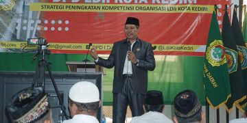 Ketua DPD LDII Kota Kediri Agung Riyanto memberikan pemaparan di acara Konsolidasi Pleno DPD PC dan PAC di Aula Pondok Pesantren Al Hasun Sabtu 1308 Dok LDII Kota Kediri