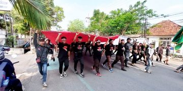Kirab Bendera Merah Putih Raksasa yang diadakan oleh Pemerintah Kota Kediri melalui Dinas Budaya Pariwisata Pemuda dan Olahraga Disbudparpora Selasa 168 pagi Dok LDII Kediri