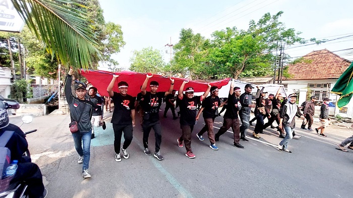 Kirab Bendera Merah Putih Raksasa yang diadakan oleh Pemerintah Kota Kediri melalui Dinas Budaya Pariwisata Pemuda dan Olahraga (Disbudparpora). Dok: LDII Kediri.