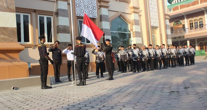 Pondok Pesantren binaan LDII Yayasan Al-Barokah Mulia Insani, Sidoarjo menggelar upacara peringatan HUT ke-77 RI, Rabu (17/8). Dok: LDII Sidoarjo.