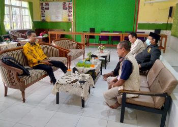 Arif Ramdani (kiri), salah satu calon Ketua Umum KNPI Jember yang bersilaturahim ke kantor DPD LDII Jember, Rabu (27/7). Dok: LDII Jember.