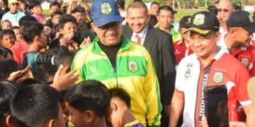 Gubernur DKI Jakarta Anies Rasyid Baswedan buka Festival Forsgi Piala Gubernur U 10 dan U 12 di lapangan sepak bola Pondok Pesantren Minhaajurrosyidin Jakarta Sabtu 249 Dok LINES