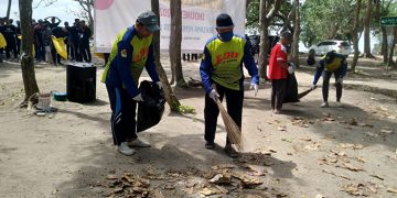 Kader LDII Jember gelar aksi bersih bersih di pantai Papuma Minggu 189 Mereka berhasil mengumpulkan setengah ton sampah Dok LINES